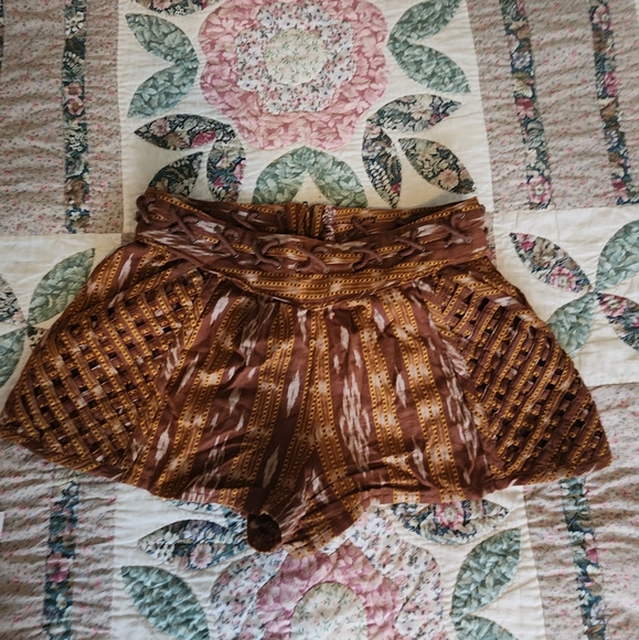 FREE PEOPLE (RARE) Aztec shorts with waffle pockets and crisscross waist detail - Picture 1 of 5